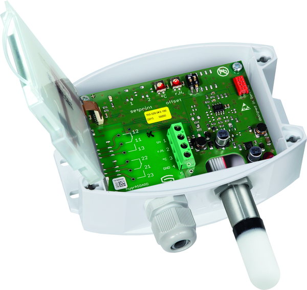 HYGRASGARD AFTF-U LCD, mit geöffneter Abdeckung und LCD-Anzeige, mit Kunststoff-Sinterfilter - S+S Regeltechnik