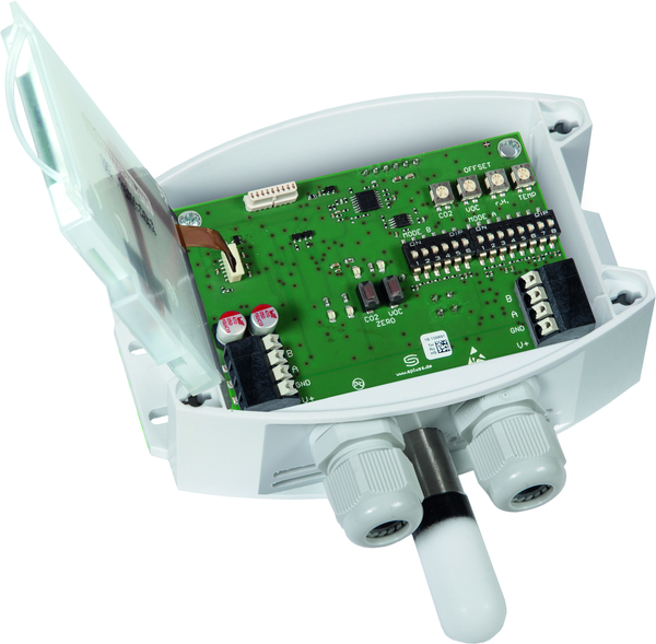 AERASGARD AFTM-LQ-CO2-Modbus LCD, mit geöffneter Abdeckung und LCD-Anzeige, mit Sinterfilter - S+S Regeltechnik