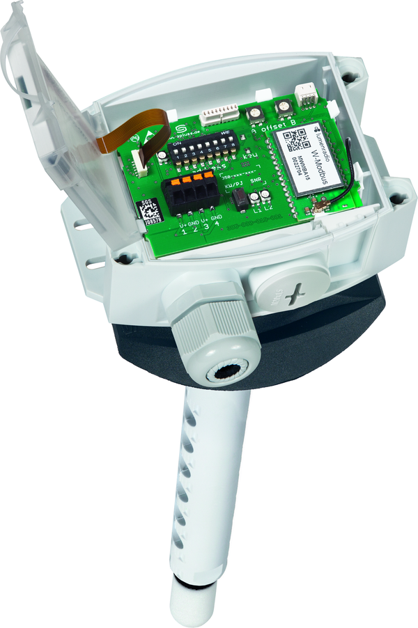 HYGRASGARD KFTF-20-wModbus LCD, mit geöffneter Abdeckung und LCD-Anzeige, mit Sinterfilter - S+S Regeltechnik
