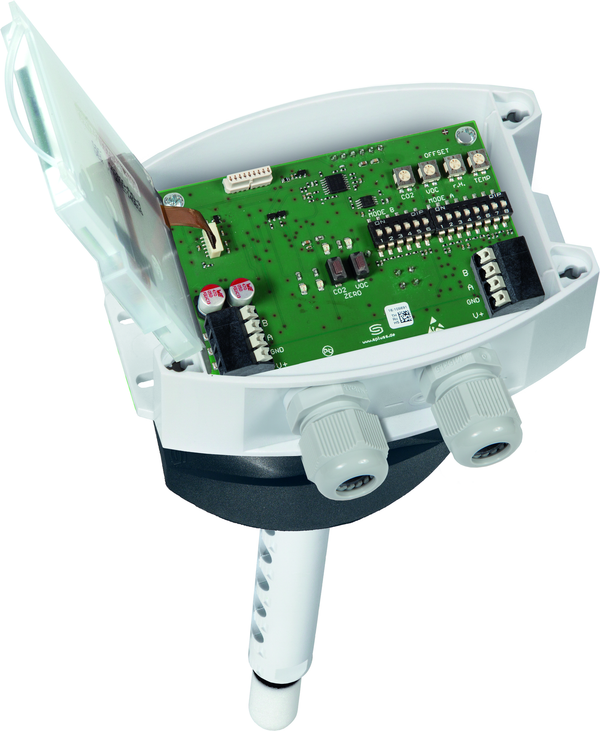 AERASGARD KFTM-LQ-CO2-Modbus LCD, mit geöffneter Abdeckung und LCD-Anzeige, mit Sinterfilter - S+S Regeltechnik