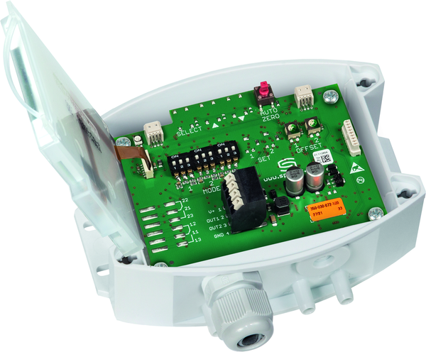 PREMASGARD 7229 LCD, mit geöffneter Abdeckung und LCD-Anzeige - S+S Regeltechnik