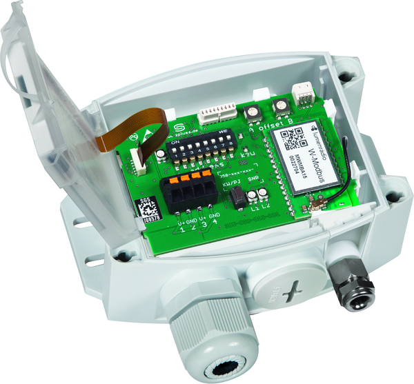 HYGRASGARD RPFTF-20-wModbus LCD, mit geöffneter Abdeckung und LCD-Anzeige, mit Sinterfilter - S+S Regeltechnik