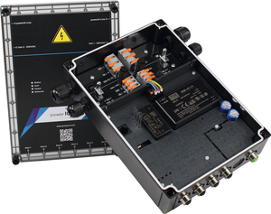 Dezentrale Automatisierungsbox, Ethernet, Gateway Funktion für powerIO mit geöffnetem Gehäuse und Anschlussklemmen